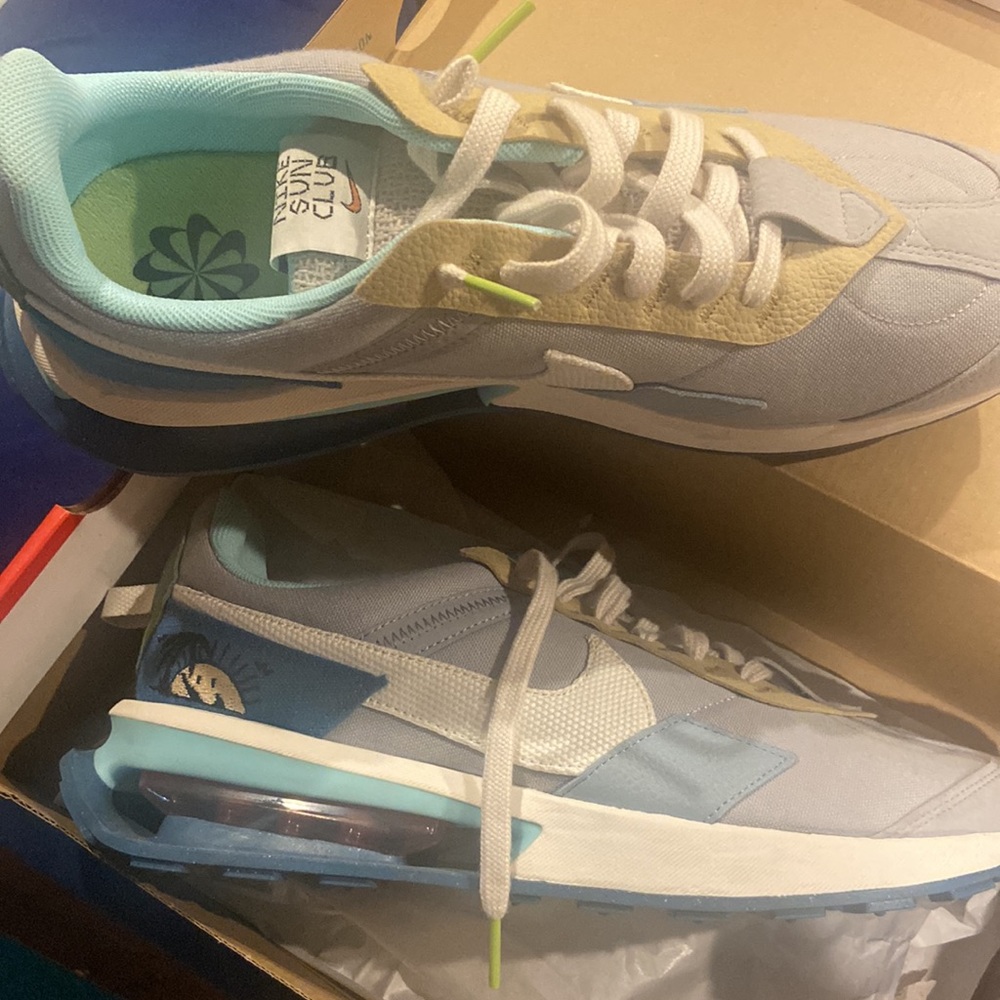 Nike - Picture 6 of 6